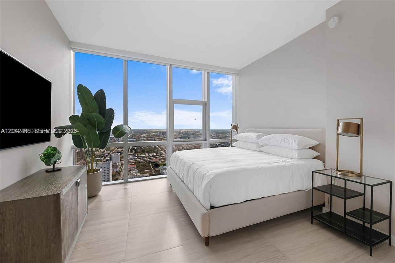 851 NE 1st Ave , Unit 4912, Miami, FL 33132 Photo