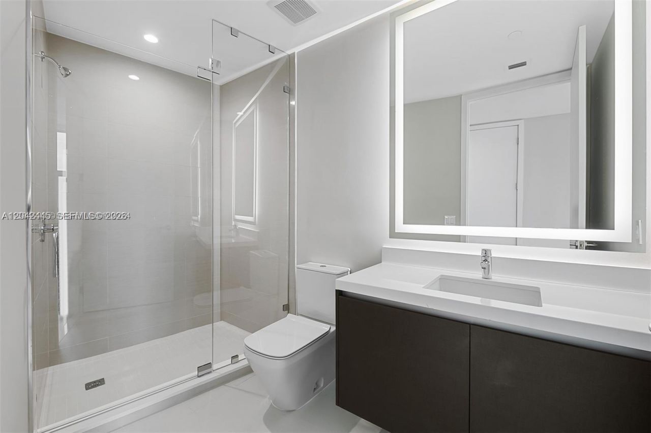 851 NE 1st Ave , Unit 4912, Miami, FL 33132 Photo