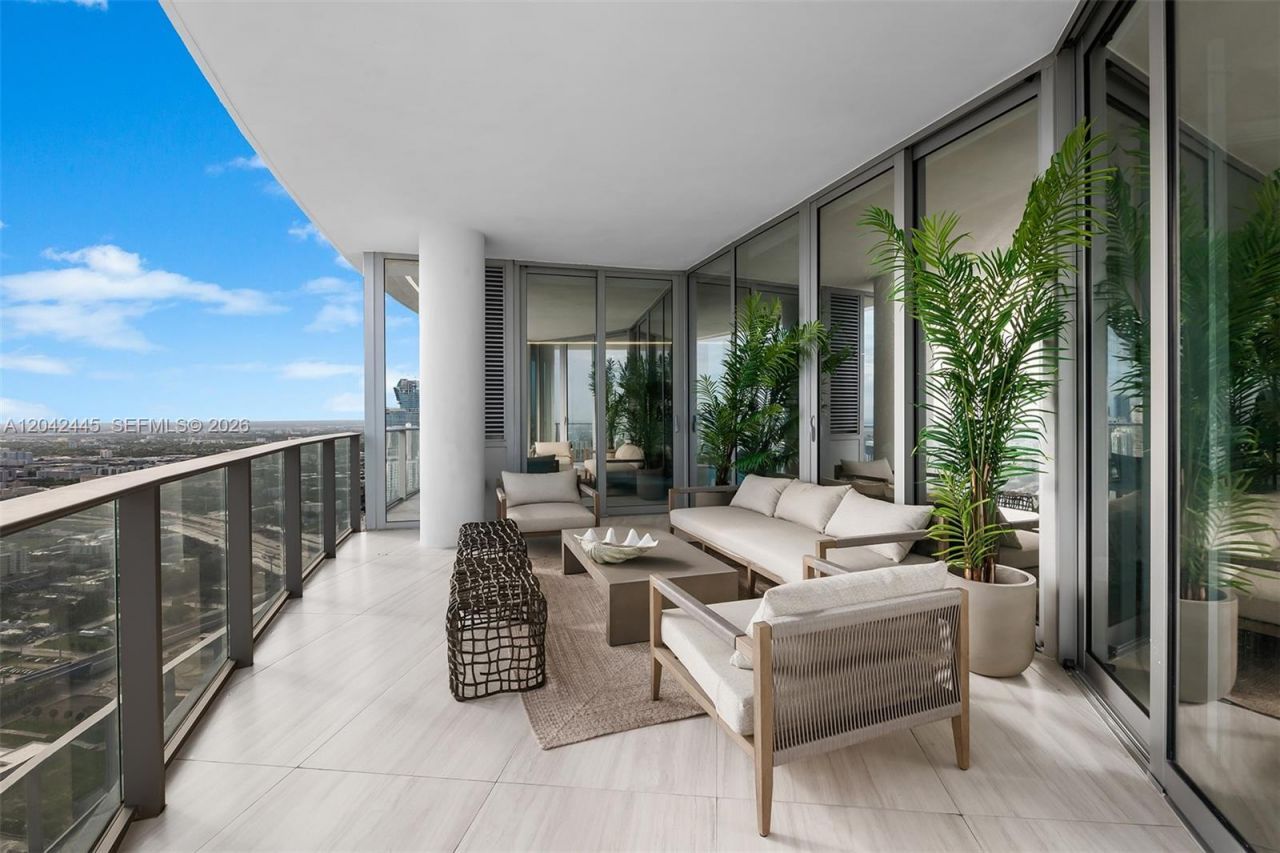 851 NE 1st Ave , Unit 4912, Miami, FL 33132 Photo