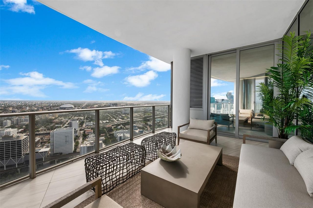 851 NE 1st Ave , Unit 4912, Miami, FL 33132 Photo