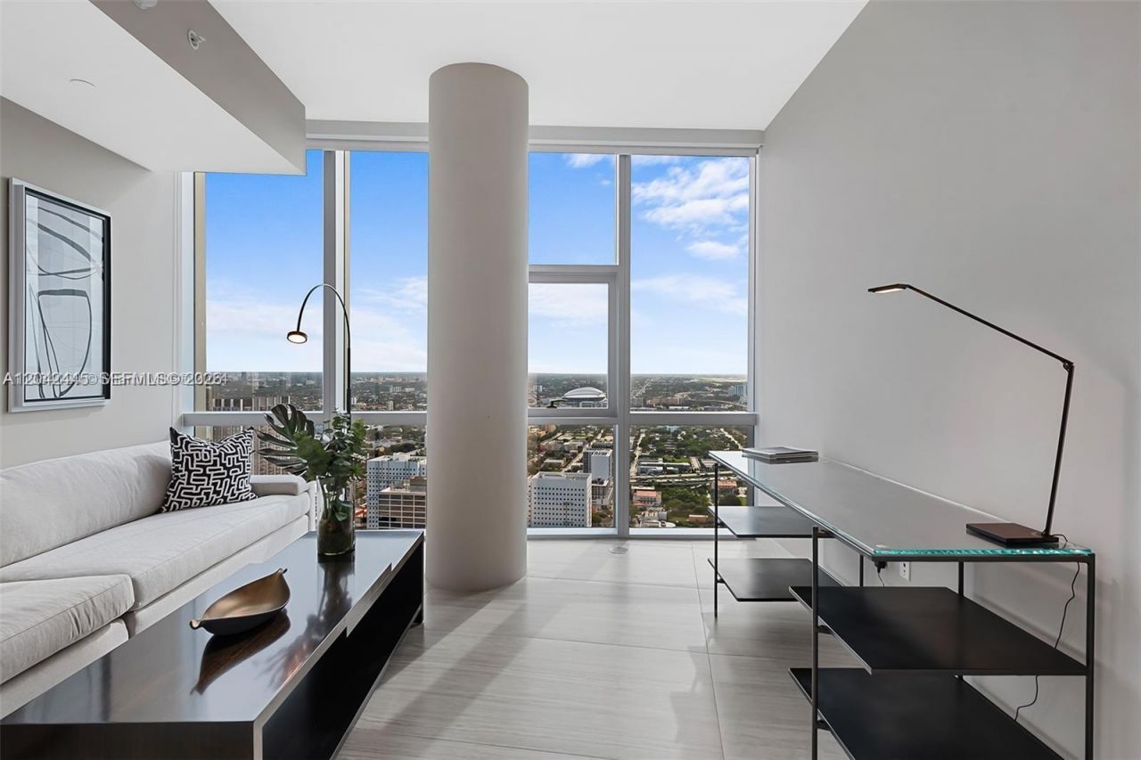 851 NE 1st Ave , Unit 4912, Miami, FL 33132 Photo