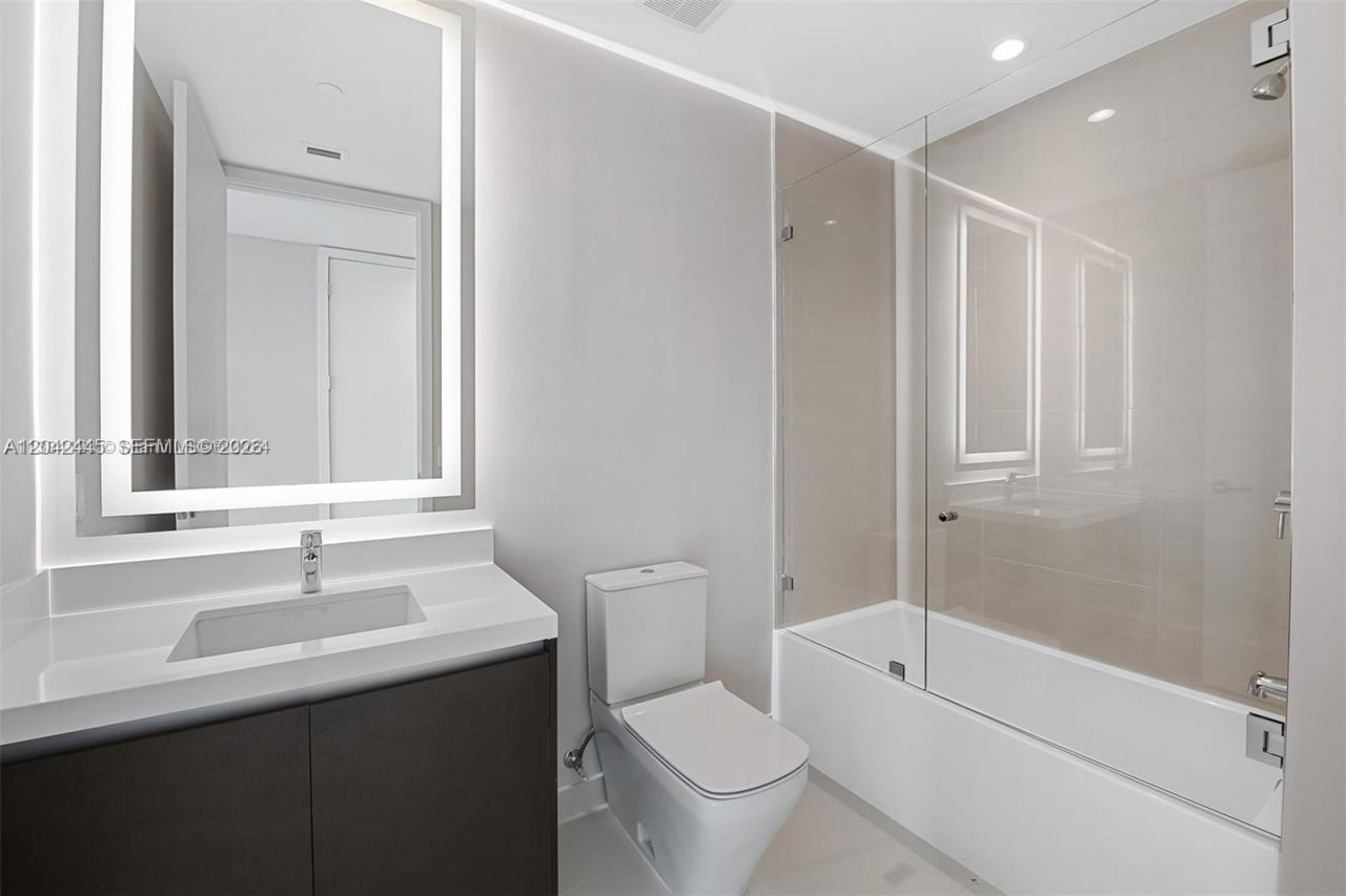 851 NE 1st Ave , Unit 4912, Miami, FL 33132 Photo