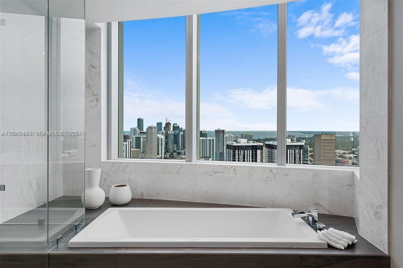 851 NE 1st Ave , Unit 4912, Miami, FL 33132 Photo