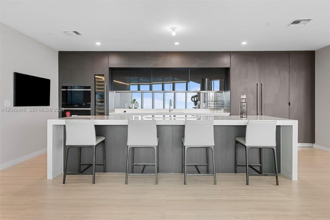 851 NE 1st Ave , Unit 4912, Miami, FL 33132 Photo