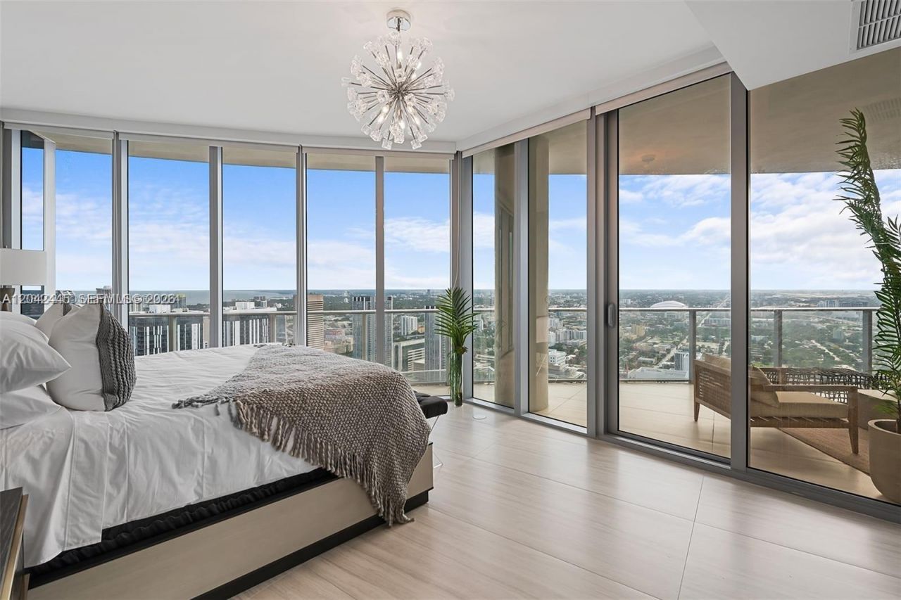 851 NE 1st Ave , Unit 4912, Miami, FL 33132 Photo