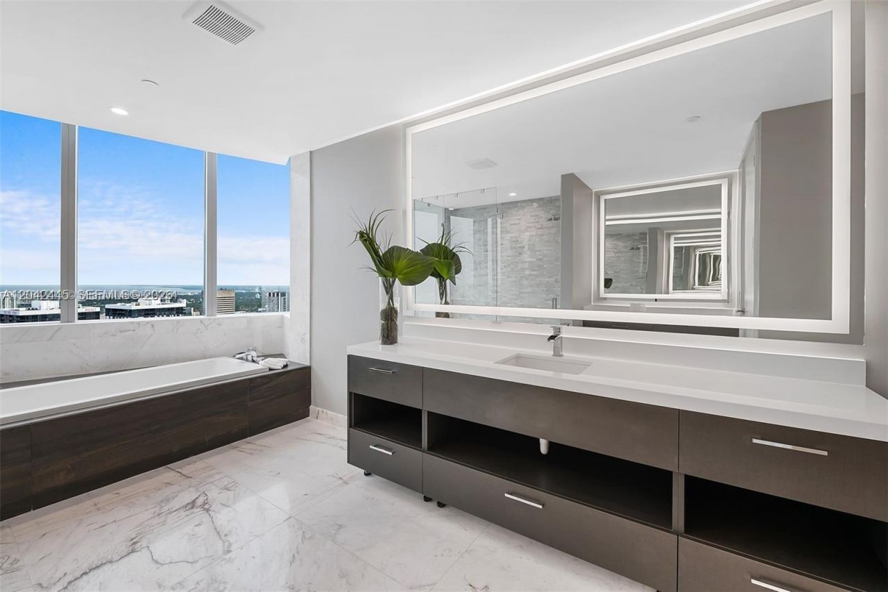 851 NE 1st Ave , Unit 4912, Miami, FL 33132 Photo