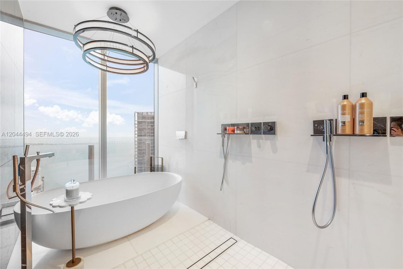 300 Biscayne Blvd Way, Unit 5104, Miami, FL 33131 Photo