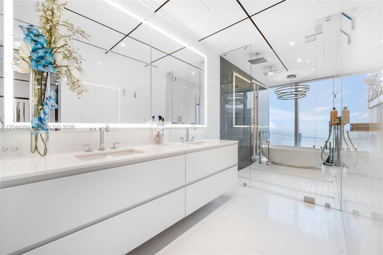 300 Biscayne Blvd Way, Unit 5104, Miami, FL 33131 Photo