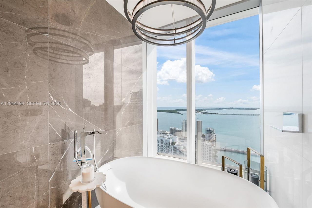 300 Biscayne Blvd Way, Unit 5104, Miami, FL 33131 Photo