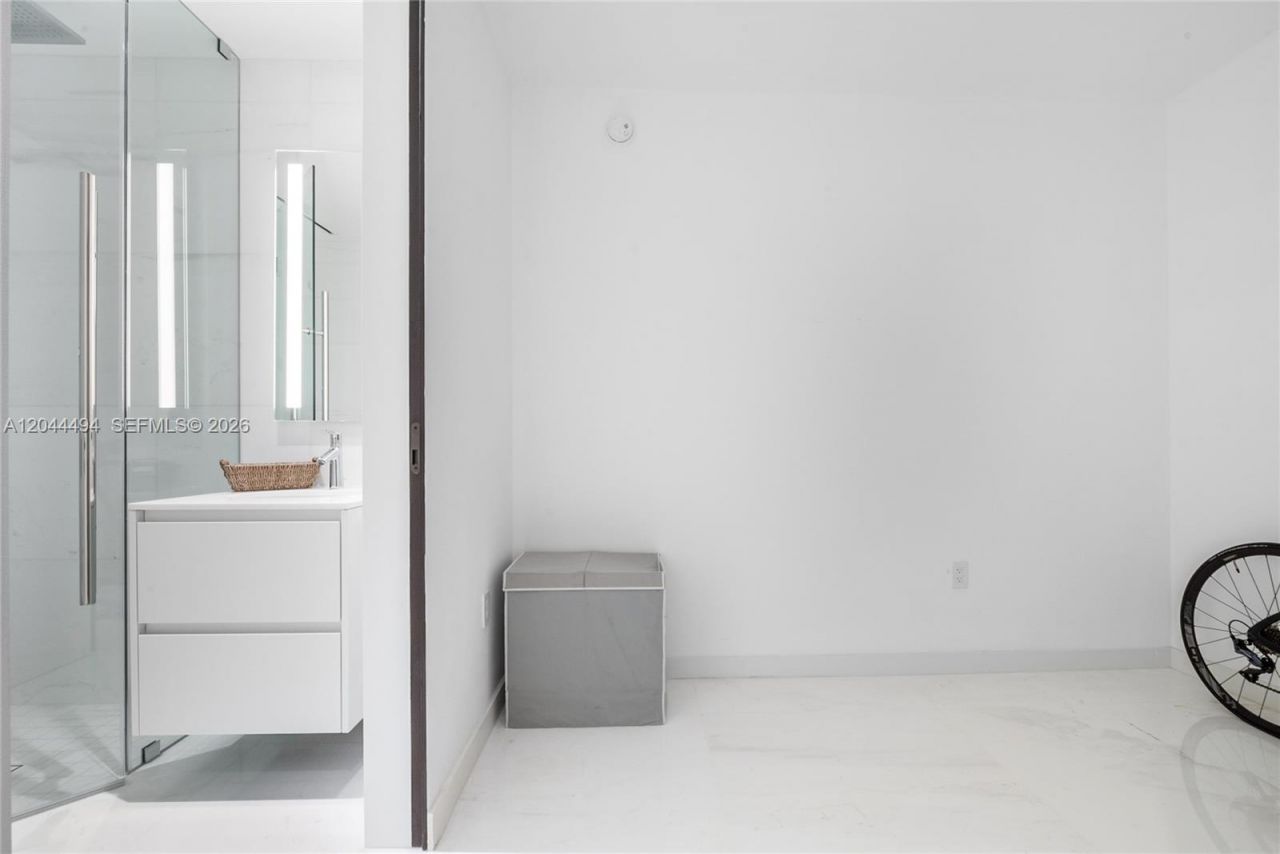 300 Biscayne Blvd Way, Unit 5104, Miami, FL 33131 Photo