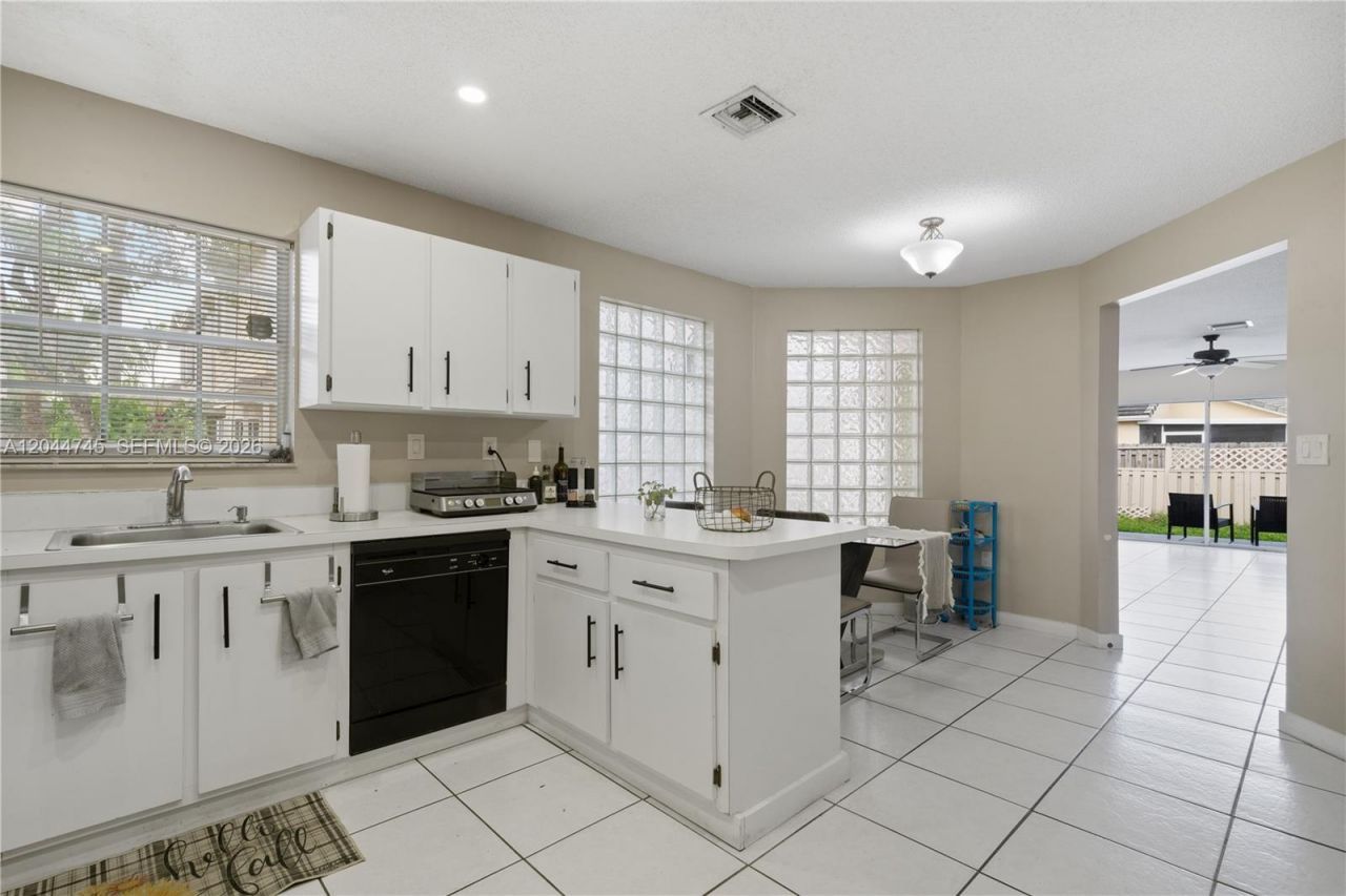 14606 SW 122nd Pl, Unit 14606, Miami, FL 33186 Photo