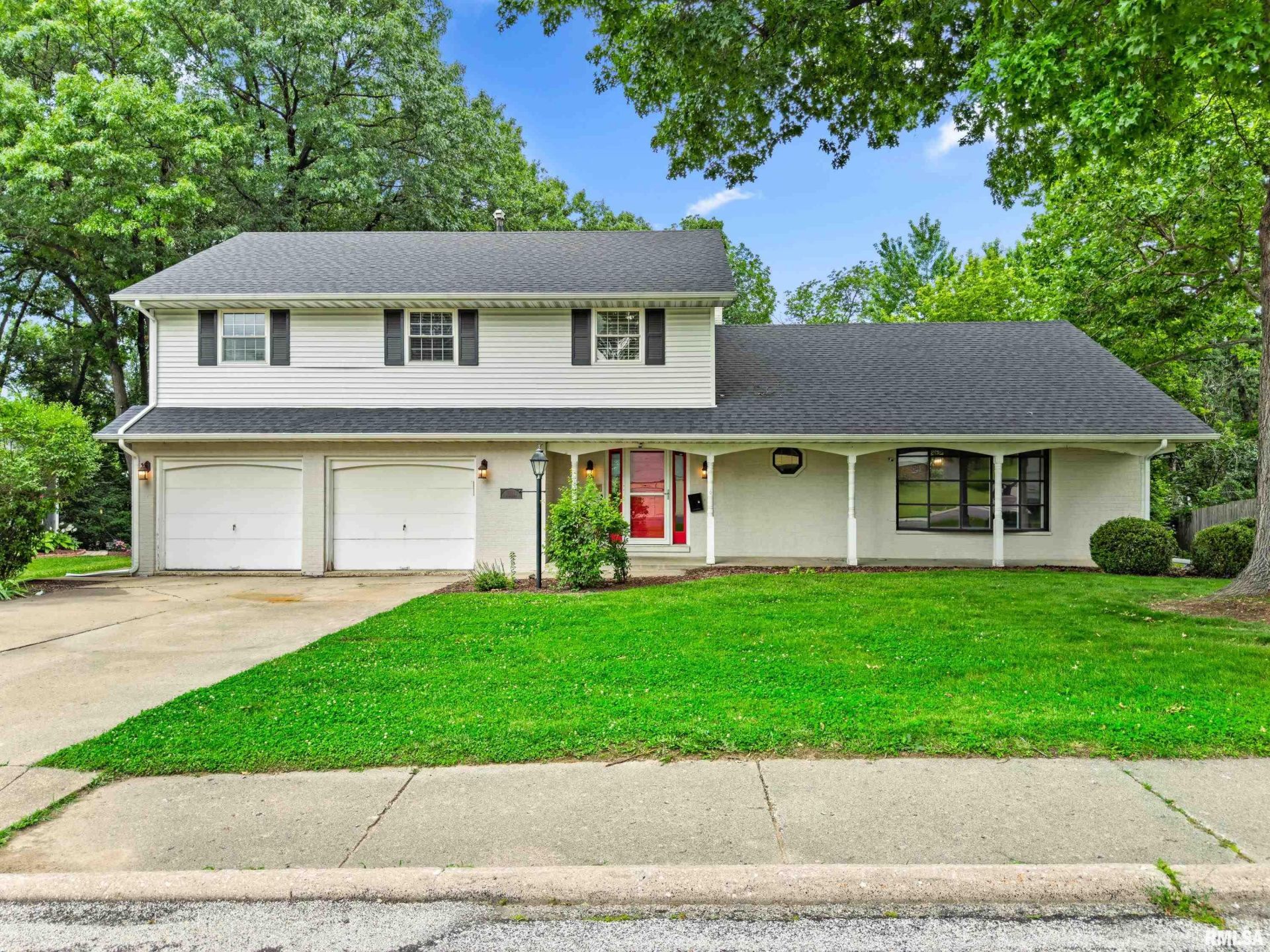 5311 N Woodview Avenue, Peoria, IL 61614 Main Photo