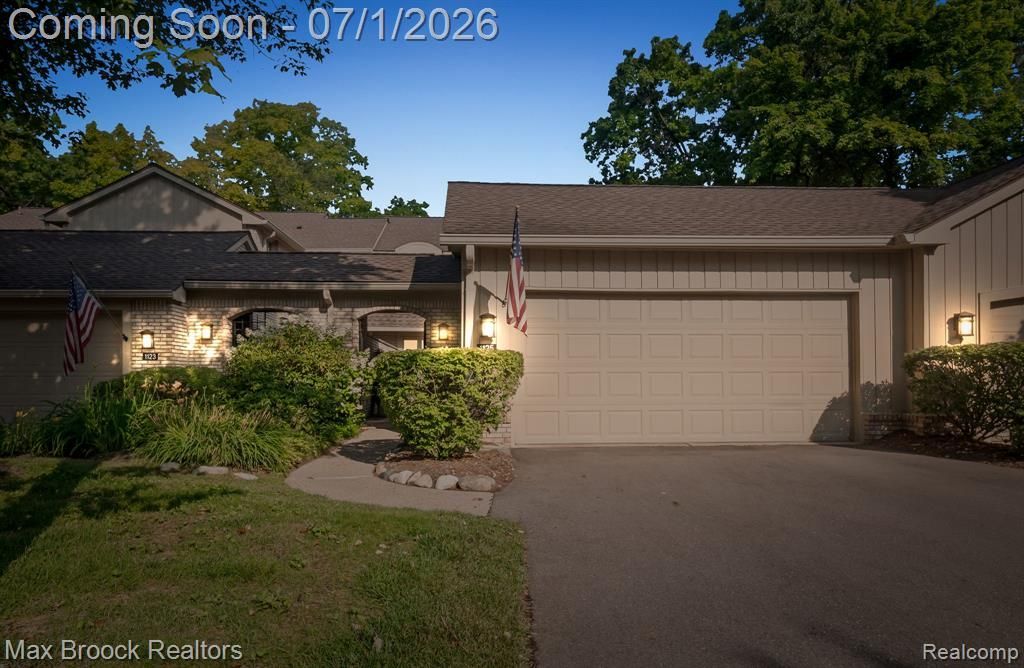 1125 Meadowglen Court, Bloomfield Township, MI 48304 Main Photo