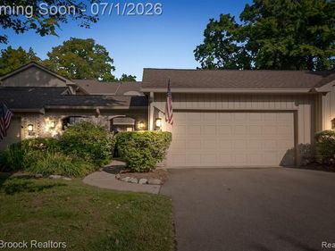 1125 Meadowglen Court, Bloomfield Twp, MI 48304