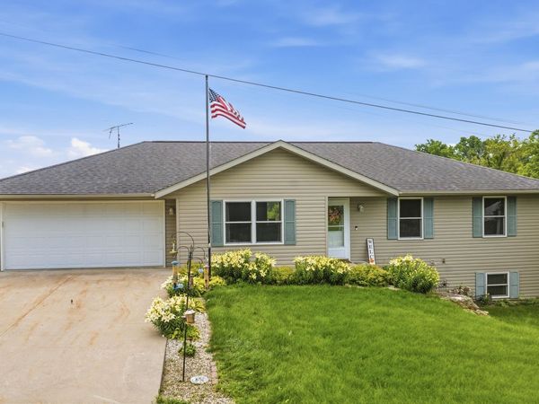 1031 N Dodge Street, GALENA, IL 61036