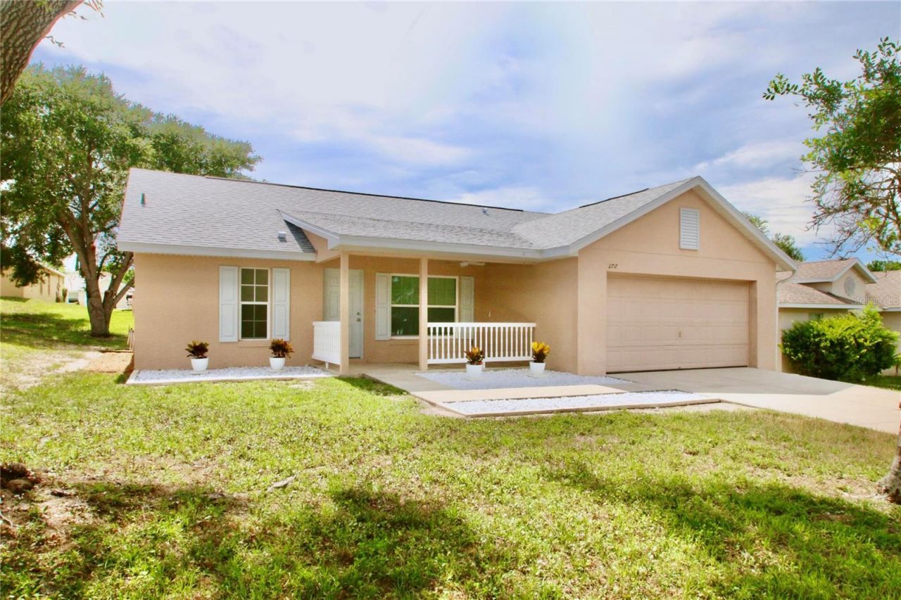 2717 Savannah Drive, Leesburg, FL 34748 Main Photo