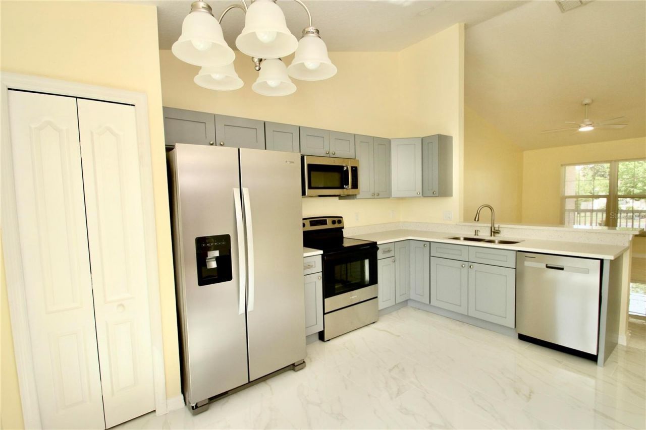 2717 Savannah Drive, Leesburg, FL 34748 Photo