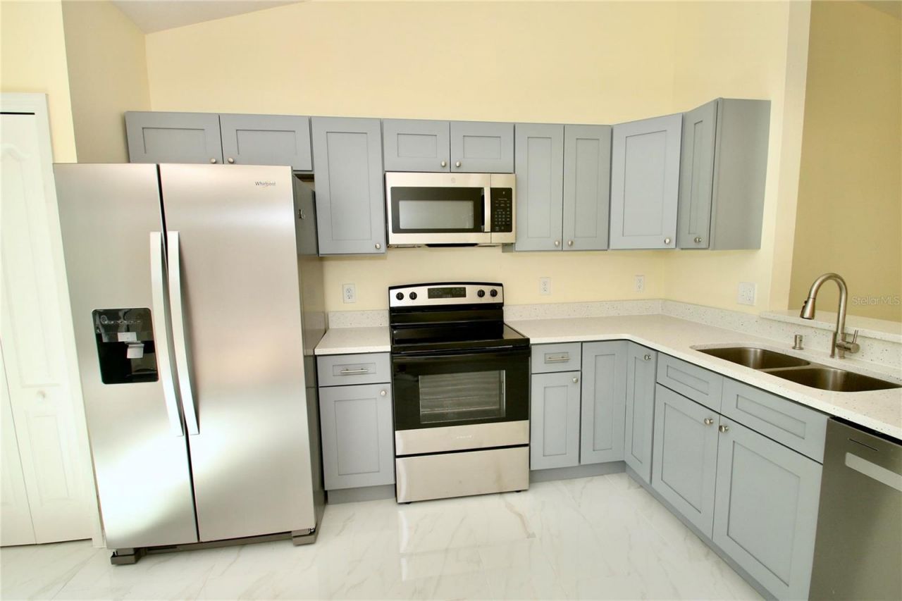 2717 Savannah Drive, Leesburg, FL 34748 Photo