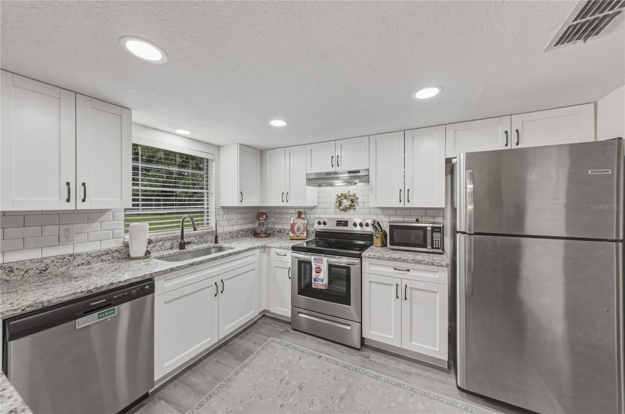 37320 Moore Drive , Dade City, FL 33525 Photo