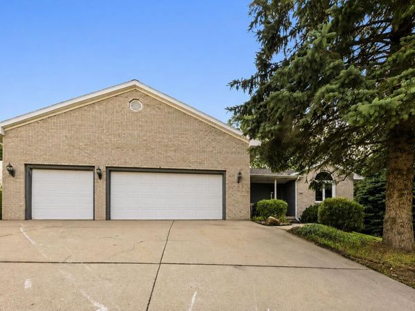 1904 Hunters Ridge Drive, Huntington, IN 46750