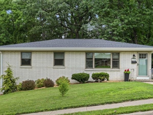 2750 N Grandview Avenue, Dubuque, IA 52001