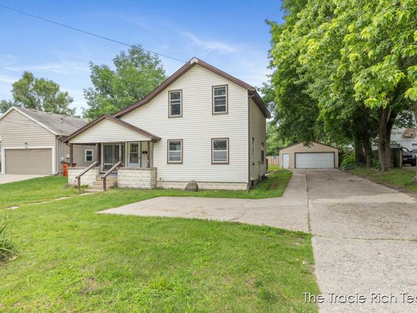 227 E Division Street NE, Rockford, MI 49341
