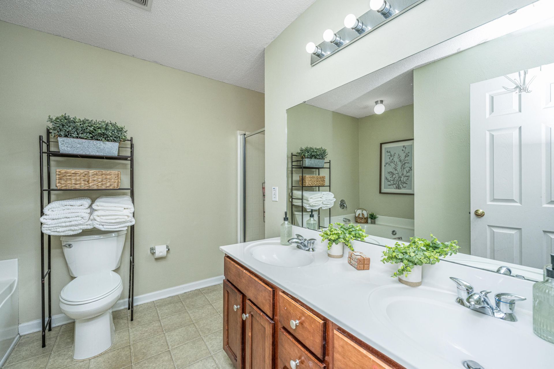 1102 Deerberry Road Photo 22