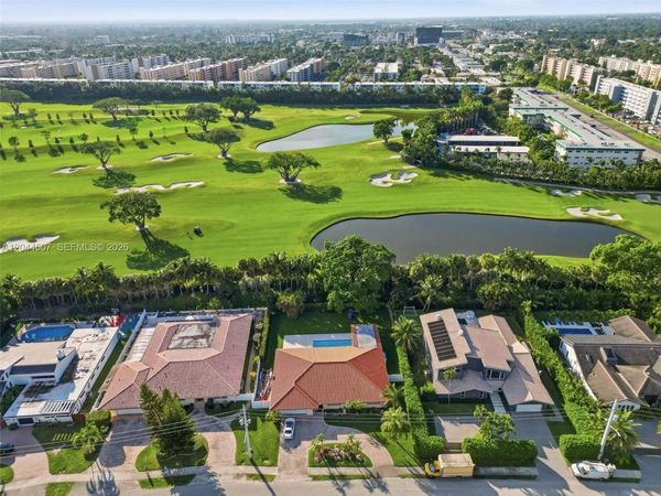 713 Diplomat Pkwy , Hallandale Beach, FL 33009