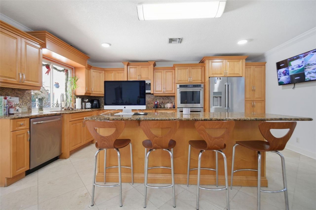 713 Diplomat Pkwy , Hallandale Beach, FL 33009 Photo