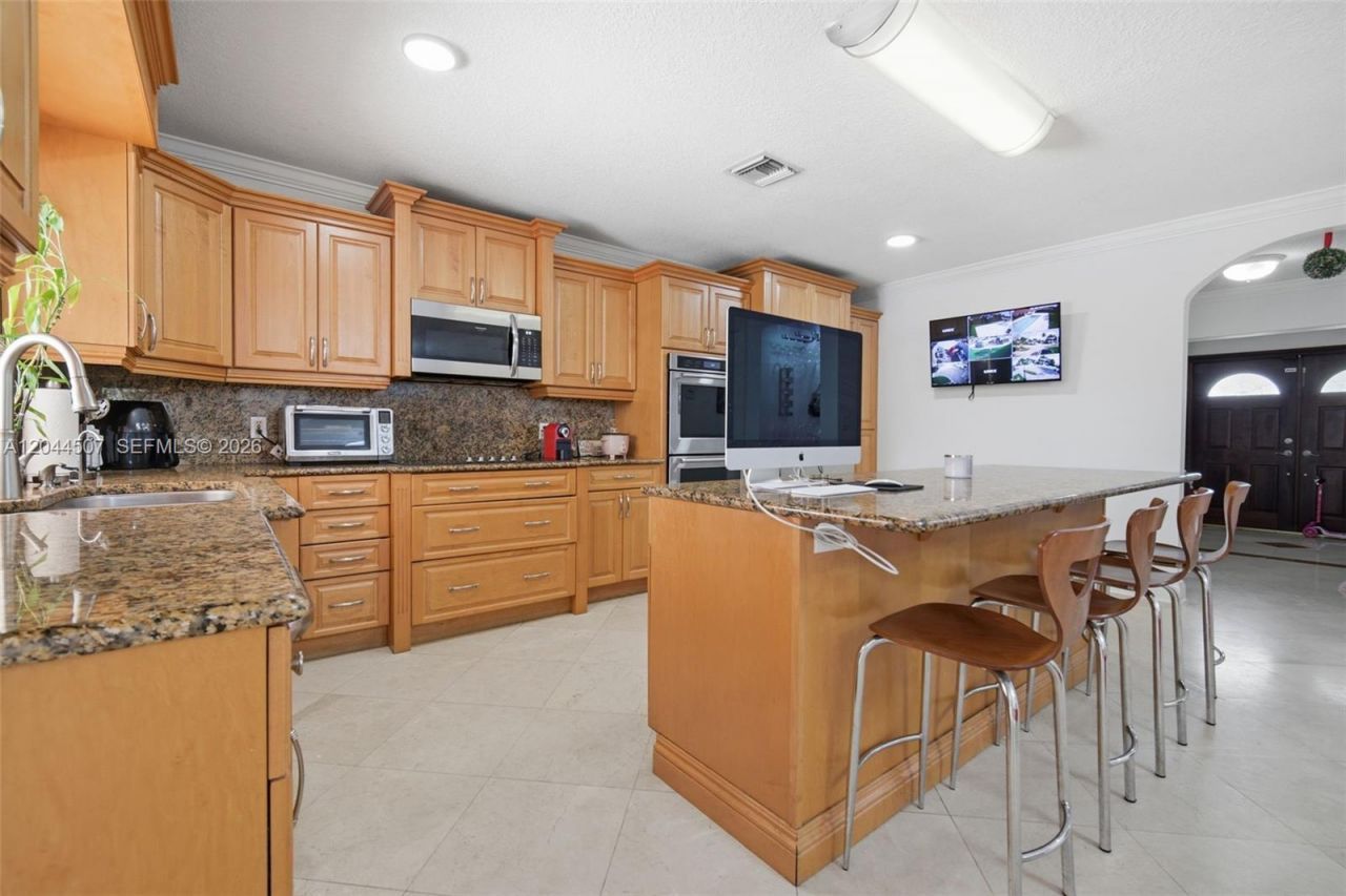 713 Diplomat Pkwy , Hallandale Beach, FL 33009 Photo