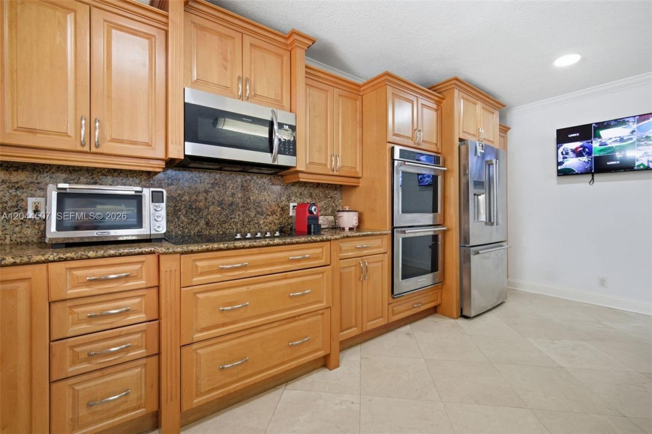 713 Diplomat Pkwy , Hallandale Beach, FL 33009 Photo