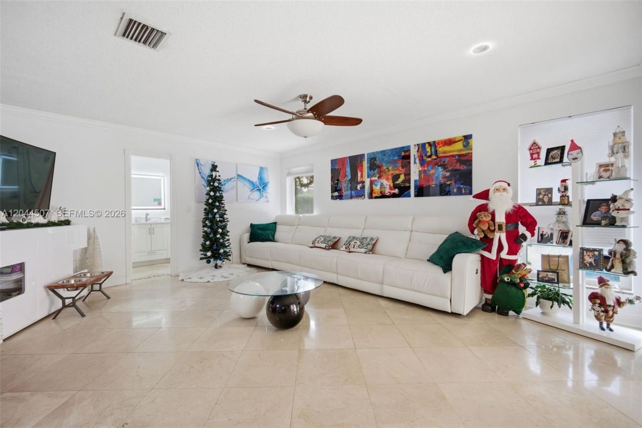 713 Diplomat Pkwy , Hallandale Beach, FL 33009 Photo