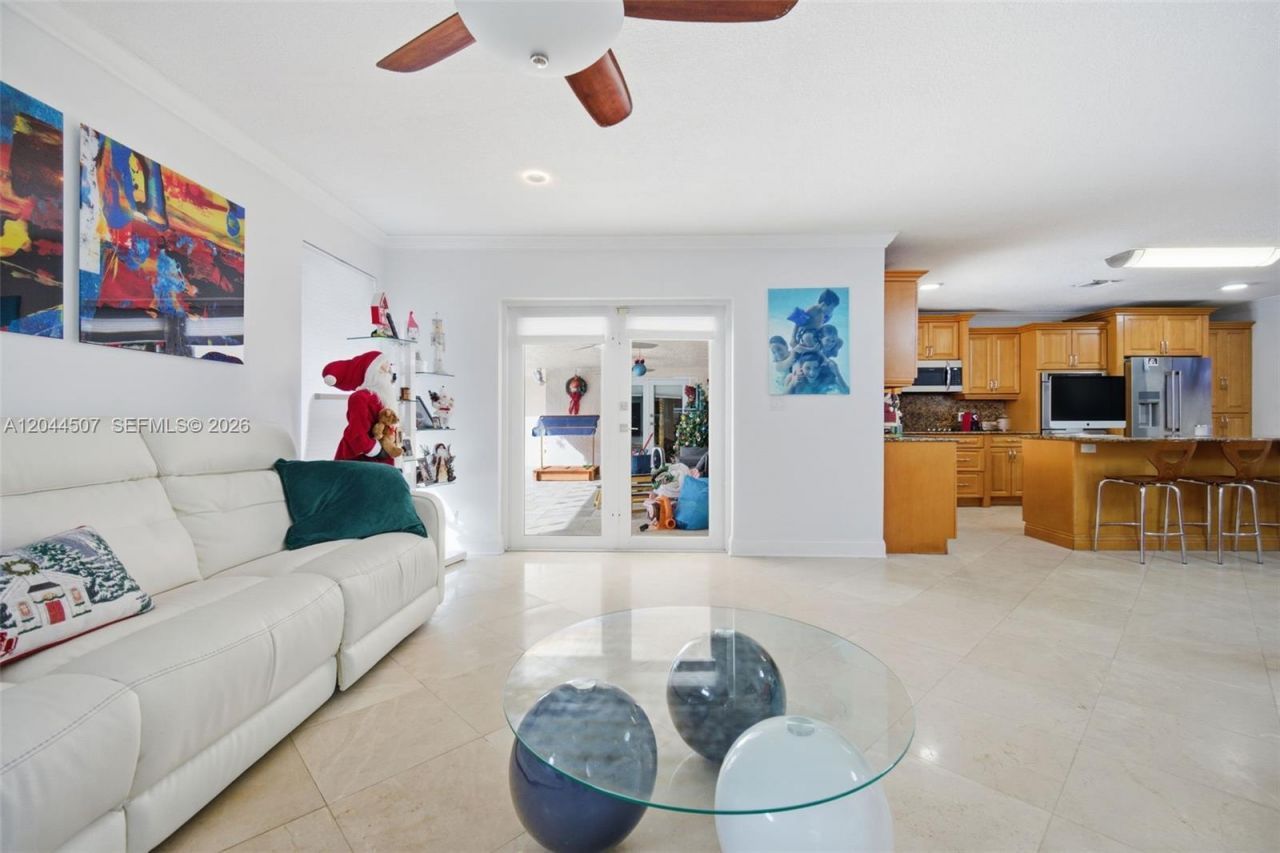 713 Diplomat Pkwy , Hallandale Beach, FL 33009 Photo