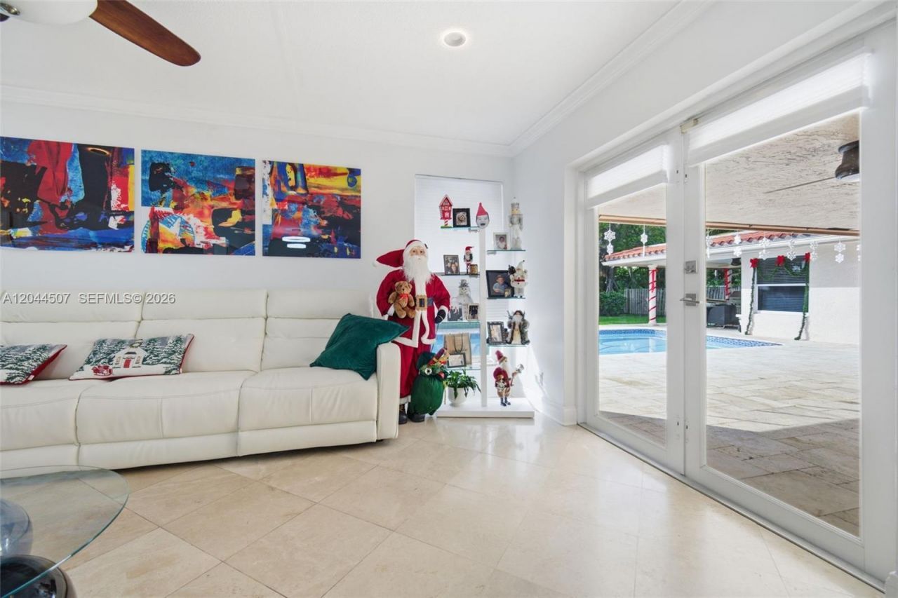713 Diplomat Pkwy , Hallandale Beach, FL 33009 Photo