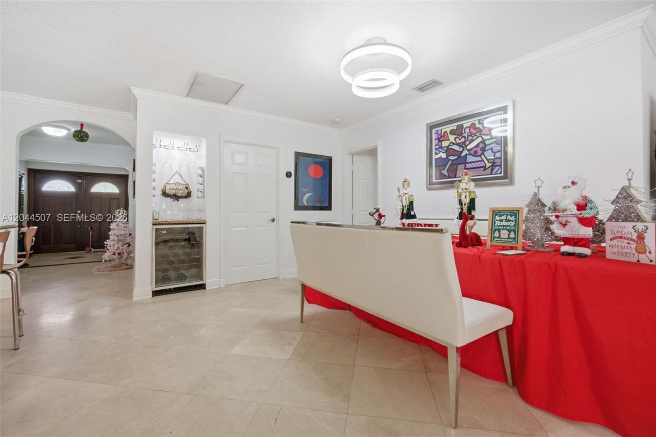 713 Diplomat Pkwy , Hallandale Beach, FL 33009 Photo