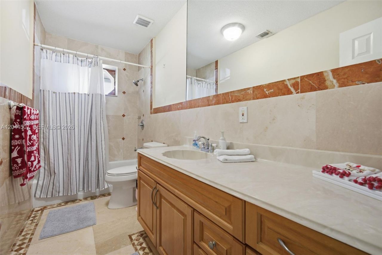 713 Diplomat Pkwy , Hallandale Beach, FL 33009 Photo