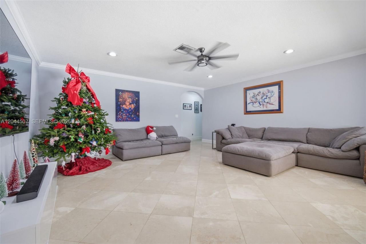 713 Diplomat Pkwy , Hallandale Beach, FL 33009 Photo