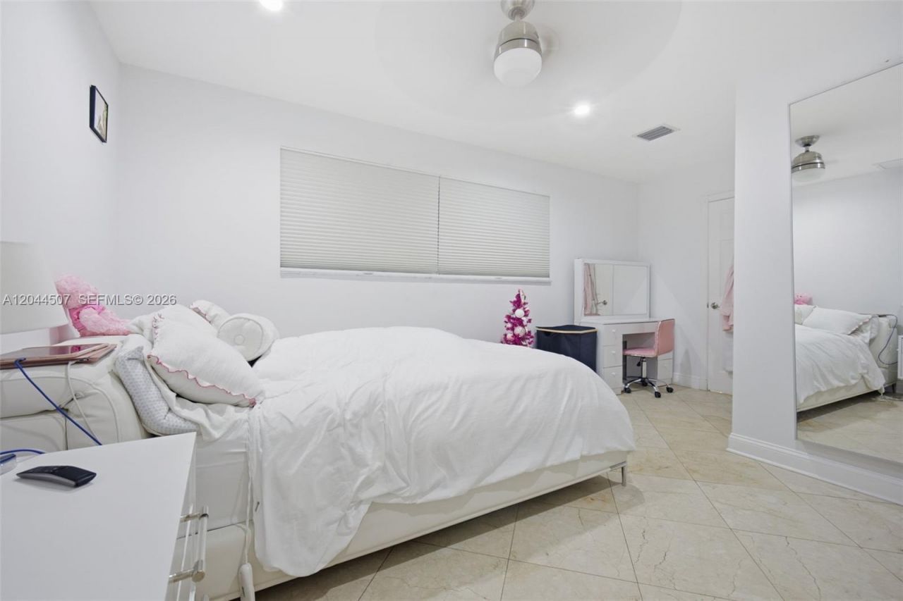 713 Diplomat Pkwy , Hallandale Beach, FL 33009 Photo