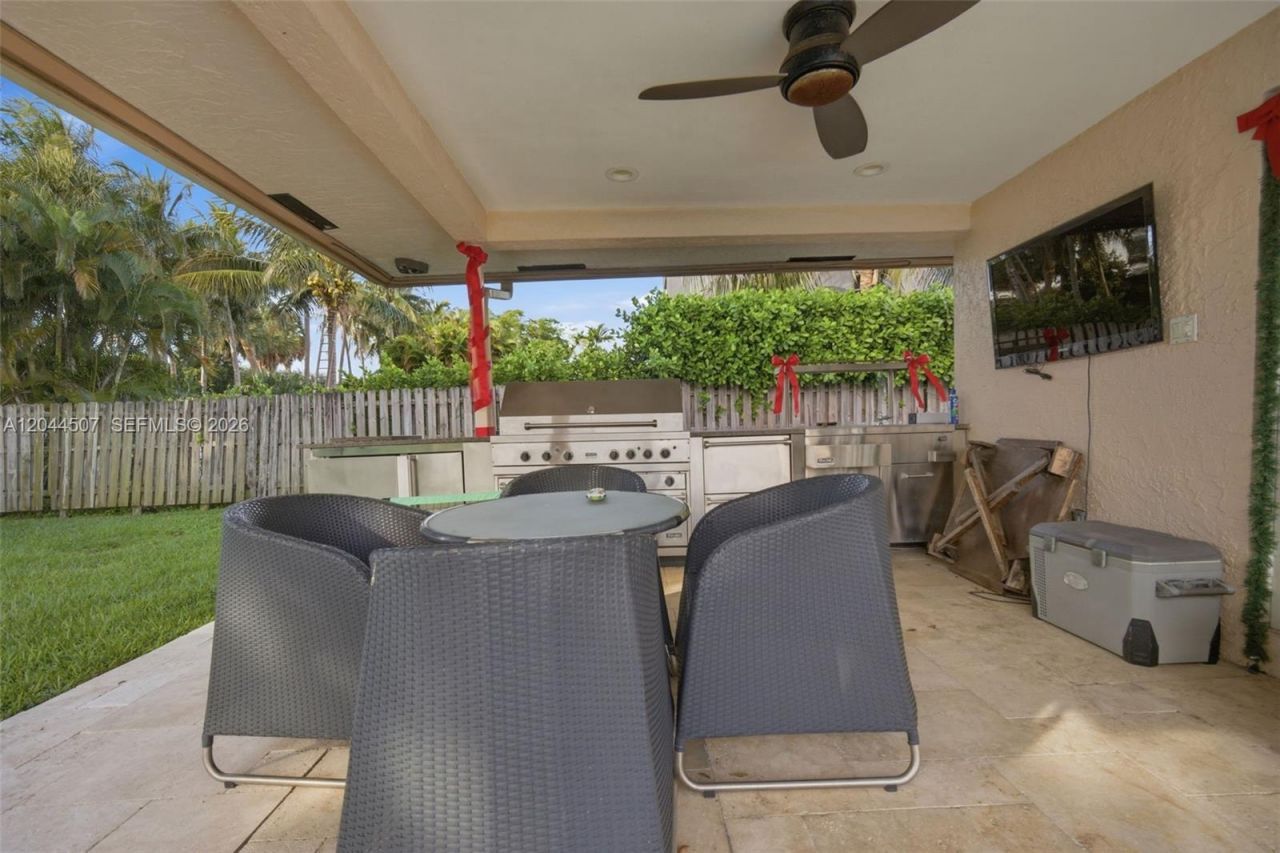 713 Diplomat Pkwy , Hallandale Beach, FL 33009 Photo
