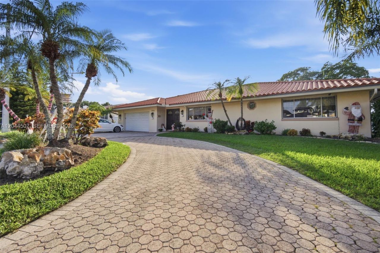 713 Diplomat Pkwy , Hallandale Beach, FL 33009 Photo