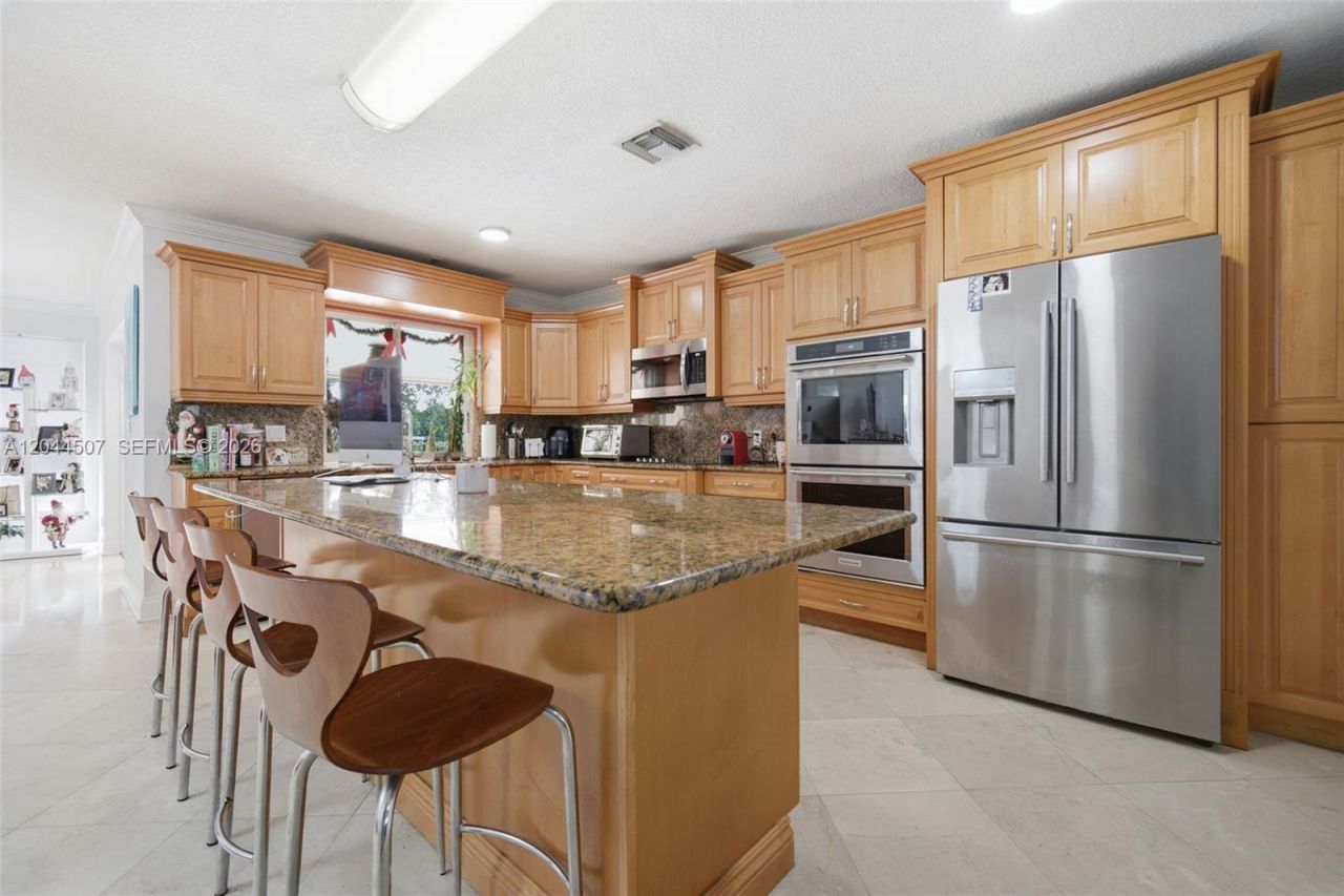 713 Diplomat Pkwy , Hallandale Beach, FL 33009 Photo