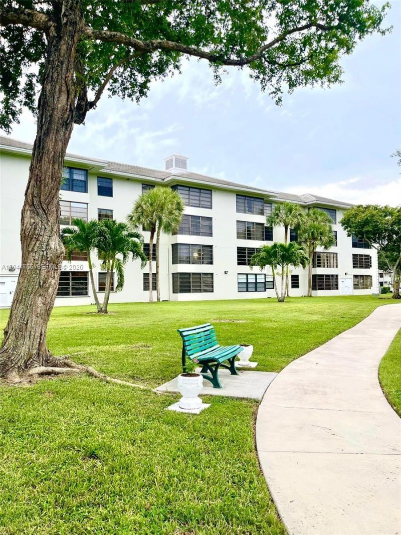 1705 Whitehall Dr, Unit 403, Davie, FL 33324 Photo