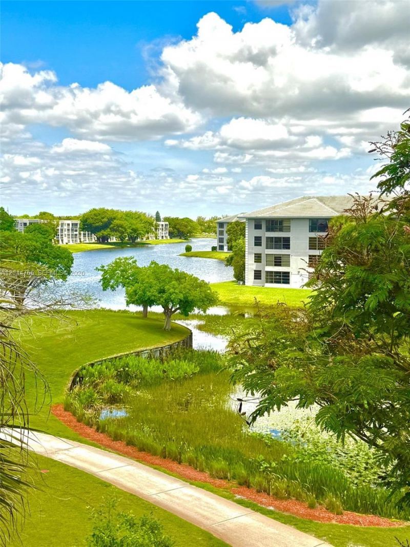 1705 Whitehall Dr, Unit 403, Davie, FL 33324 Photo