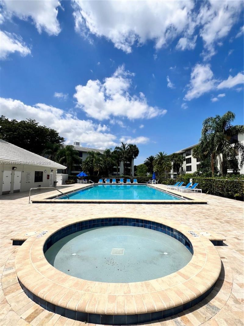 1705 Whitehall Dr, Unit 403, Davie, FL 33324 Photo