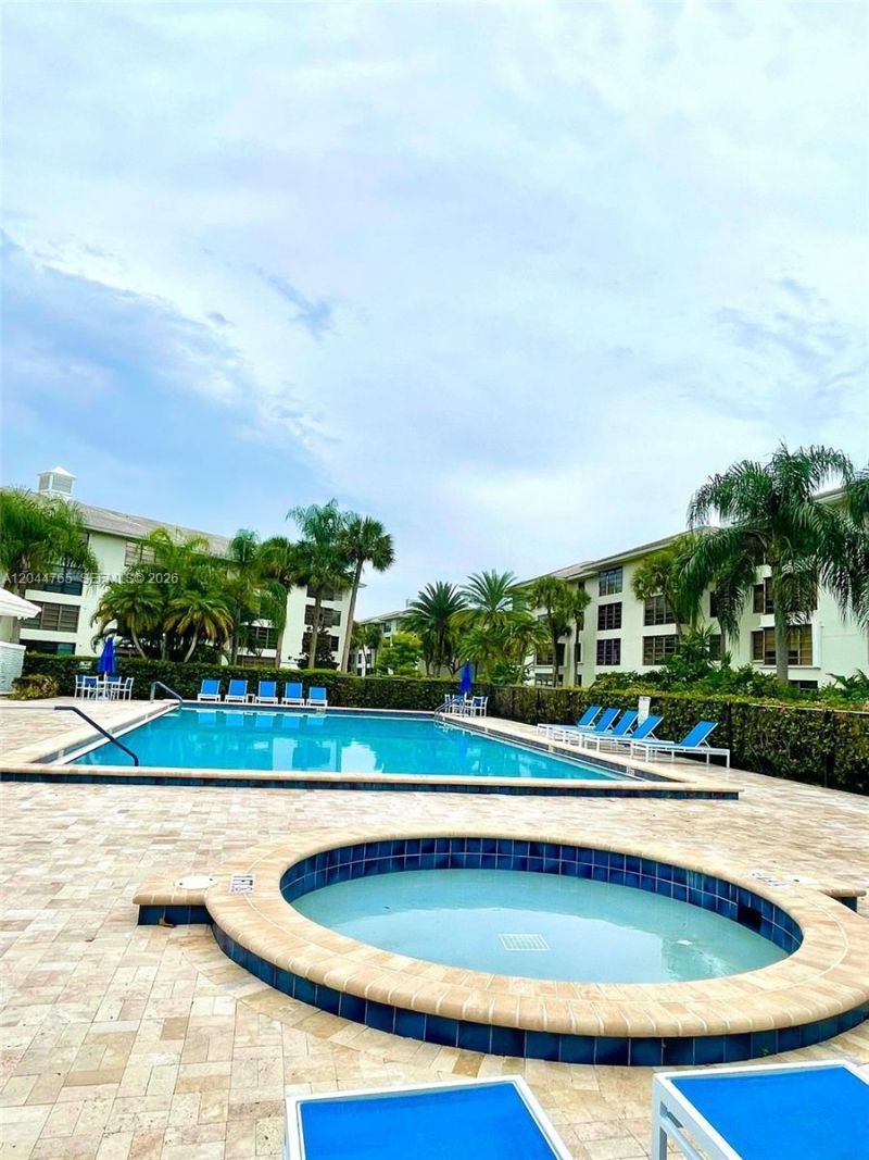 1705 Whitehall Dr, Unit 403, Davie, FL 33324 Photo