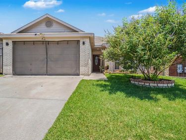 9936 Blue Bell Drive , Fort Worth, TX 76108
