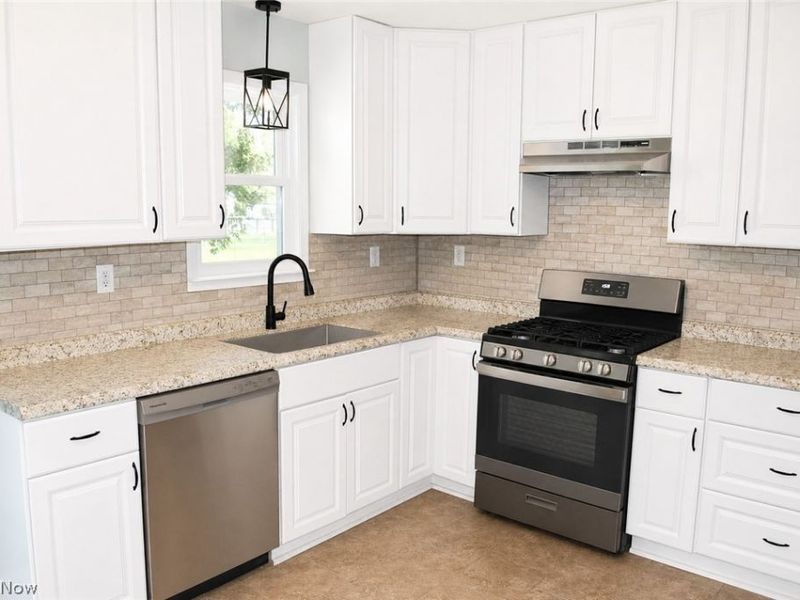 210 Oakdale Drive, South Amherst, OH 44001 Photo 10