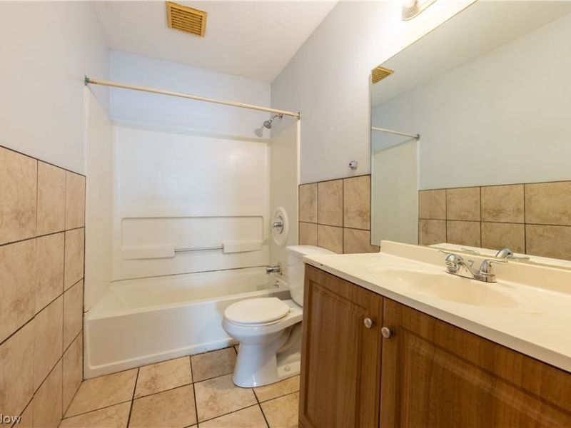 9323 Pratt Avenue, Cleveland, OH 44105 Photo 12