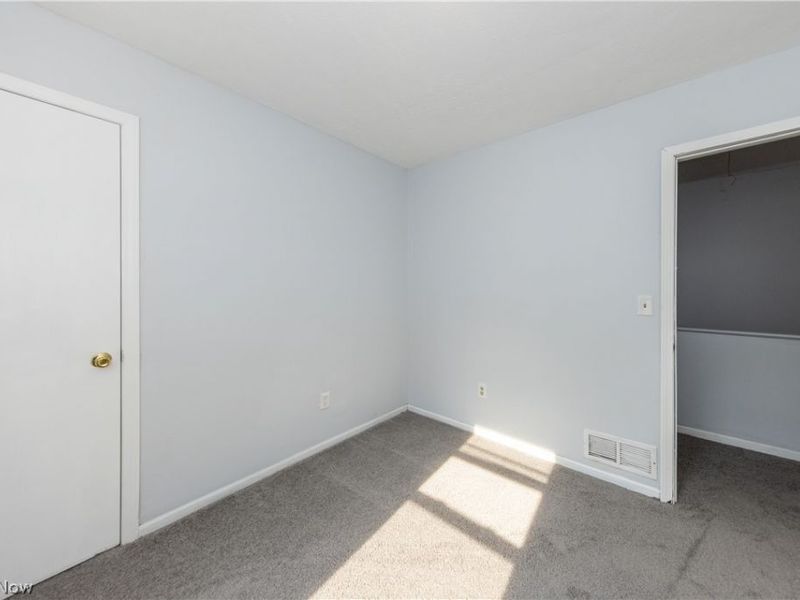9323 Pratt Avenue, Cleveland, OH 44105 Photo 21