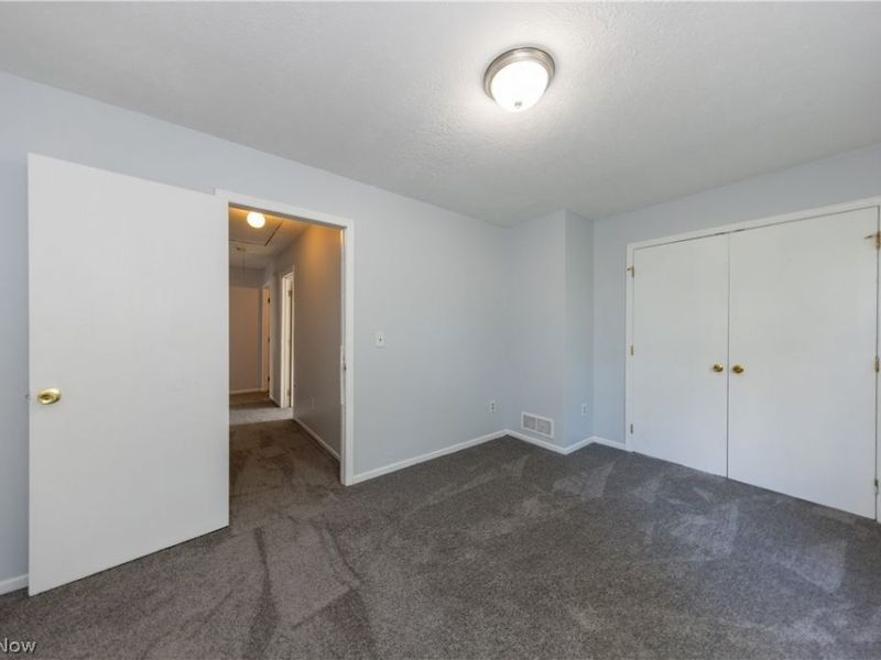 9323 Pratt Avenue, Cleveland, OH 44105 Photo 24